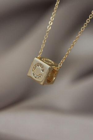 Gold Renk Zirkon Taşlı Küp Model C Harfli Kolye