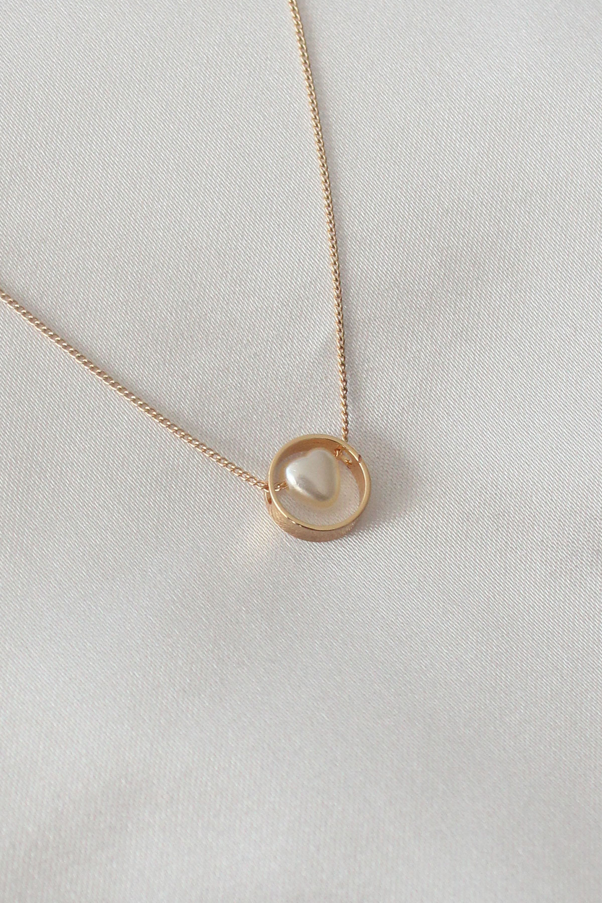 Gold Renk Minimal Kalp Figür Kadın Kolye - Görsel 2