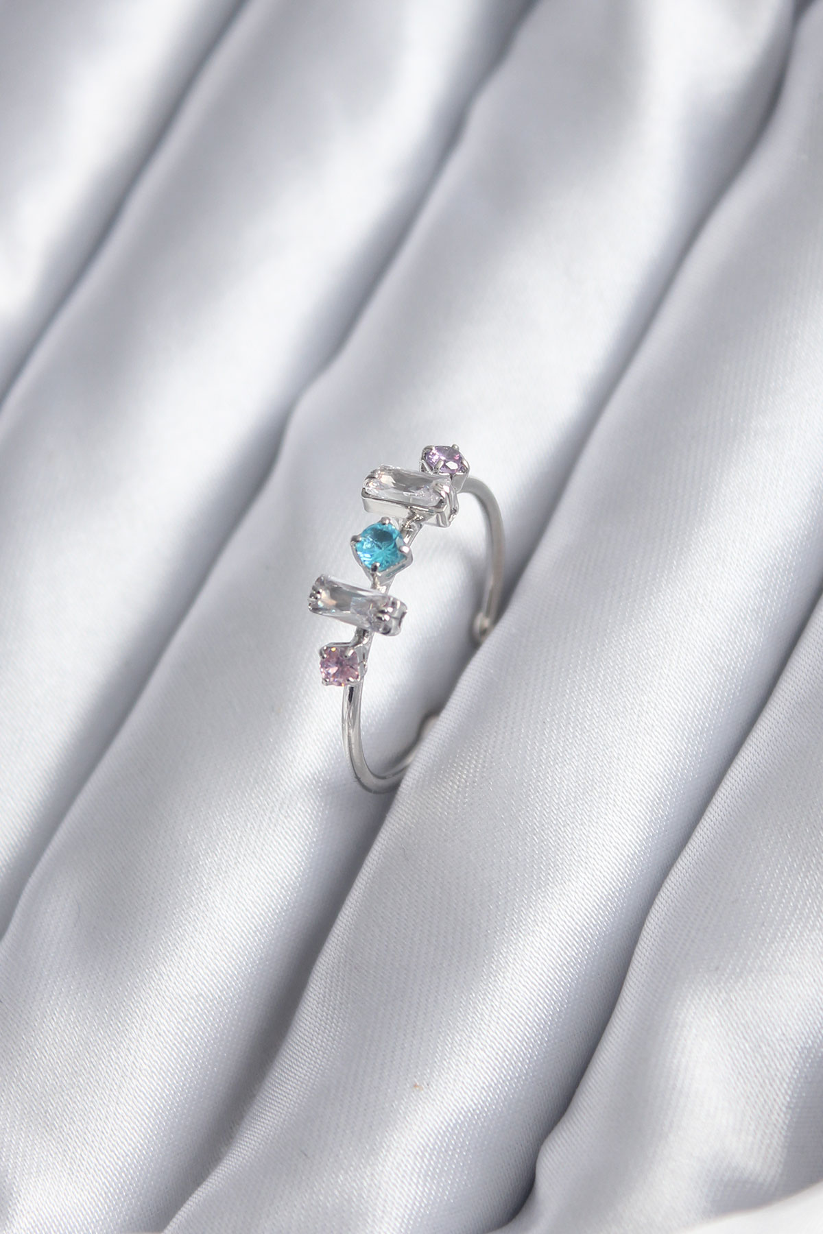 Gümüş Renk Renkli Zirkon Taşlı Kadın Yüzük