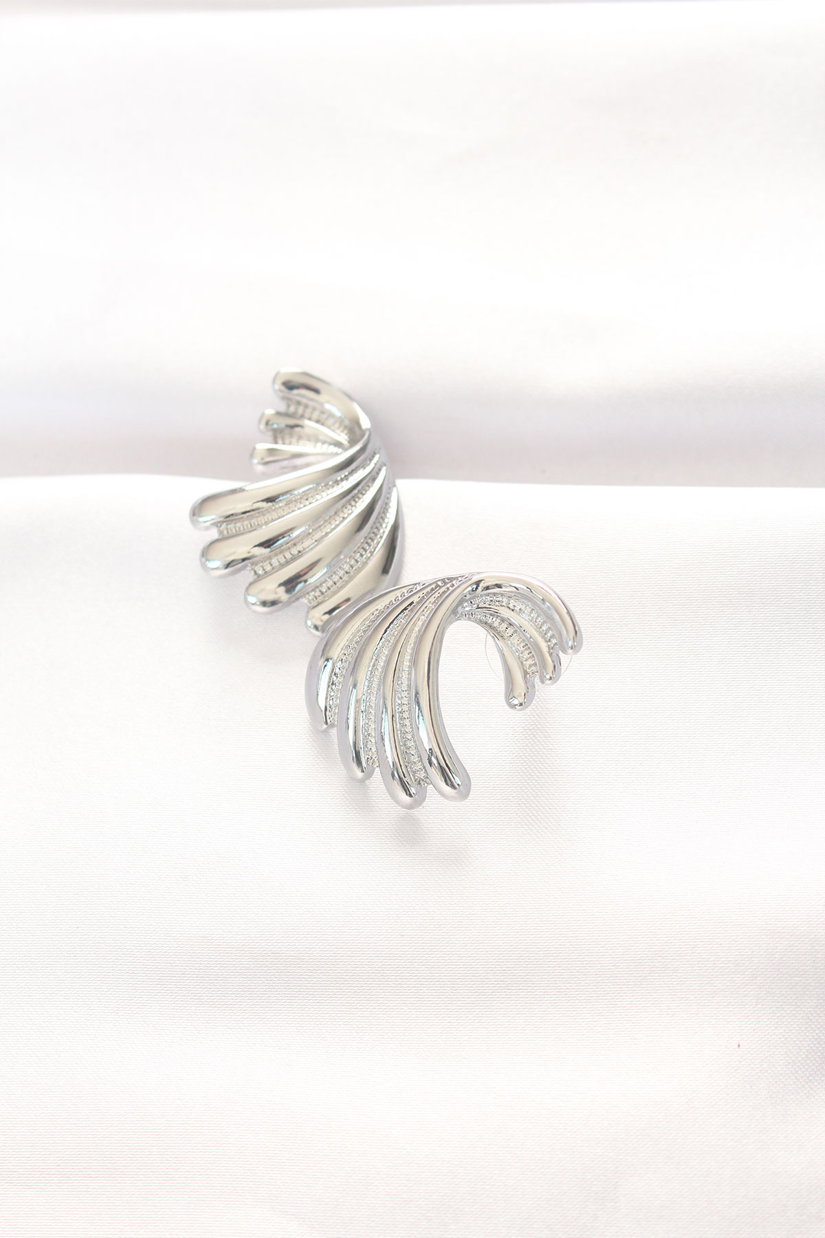 Pirinç Gümüş Renk Küpe - Görsel 2