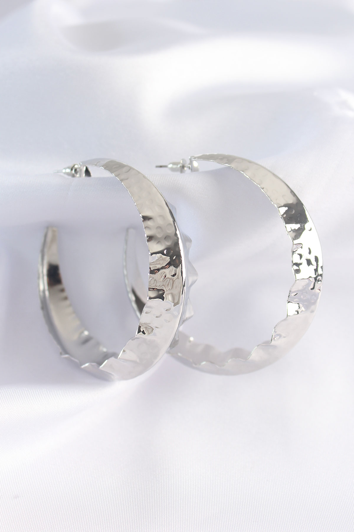 Pirinç Gümüş Renk Yaprak Desenli Halka Küpe - Görsel 2