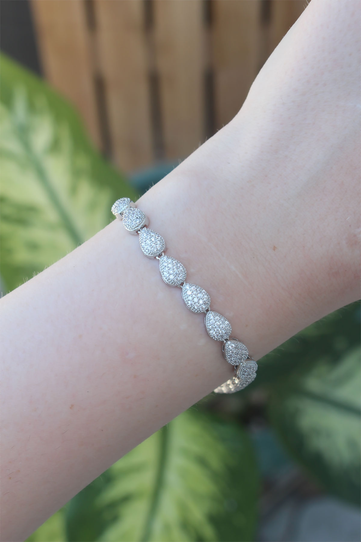 Vip Seri Pirinç Zirkon Taşlı Gümüş Renk Damla Model Bileklik - Görsel 2