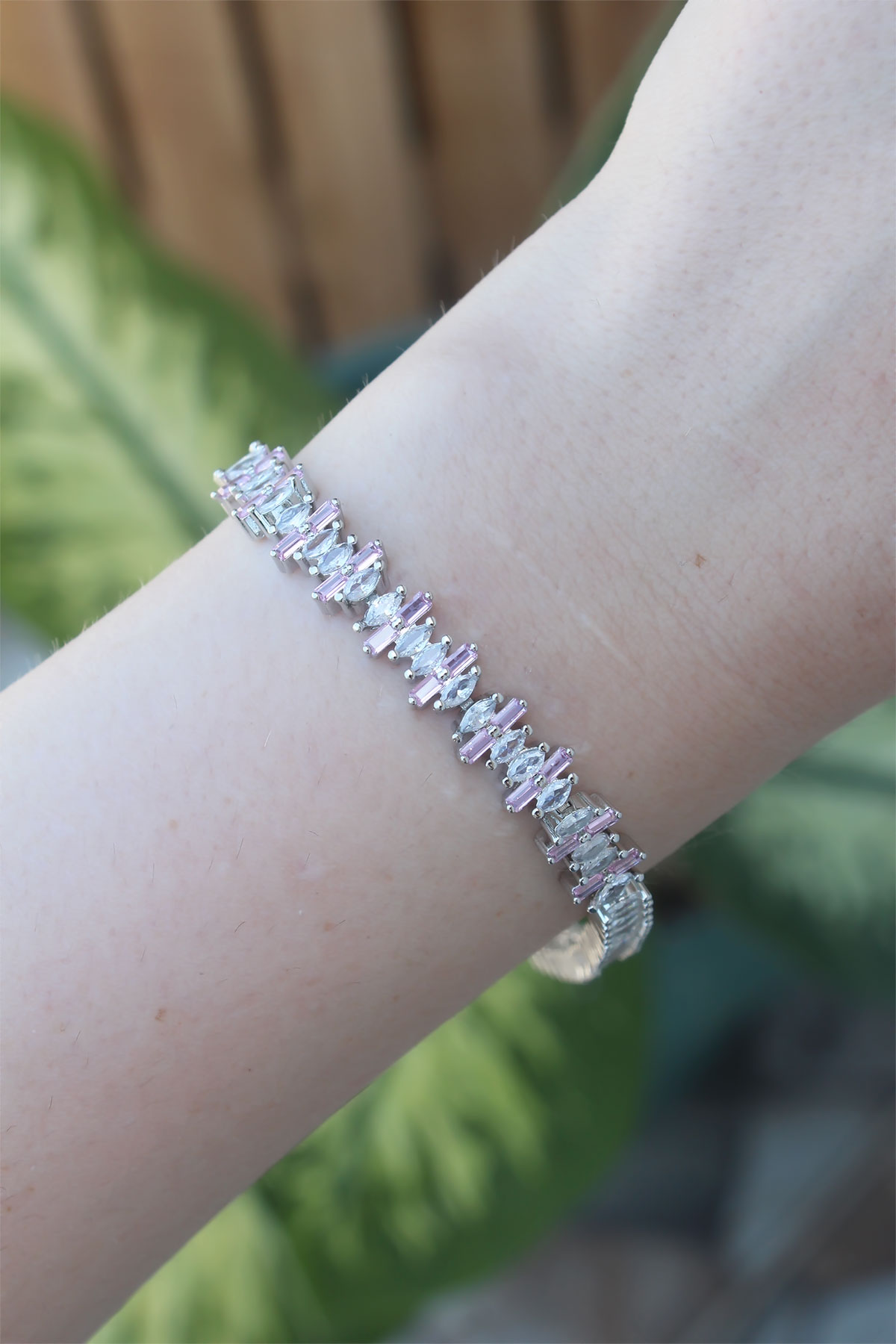 Vip Seri Pirinç Pembe Zirkon Taşlı Gümüş Renk Baget Model Bileklik - Görsel 2