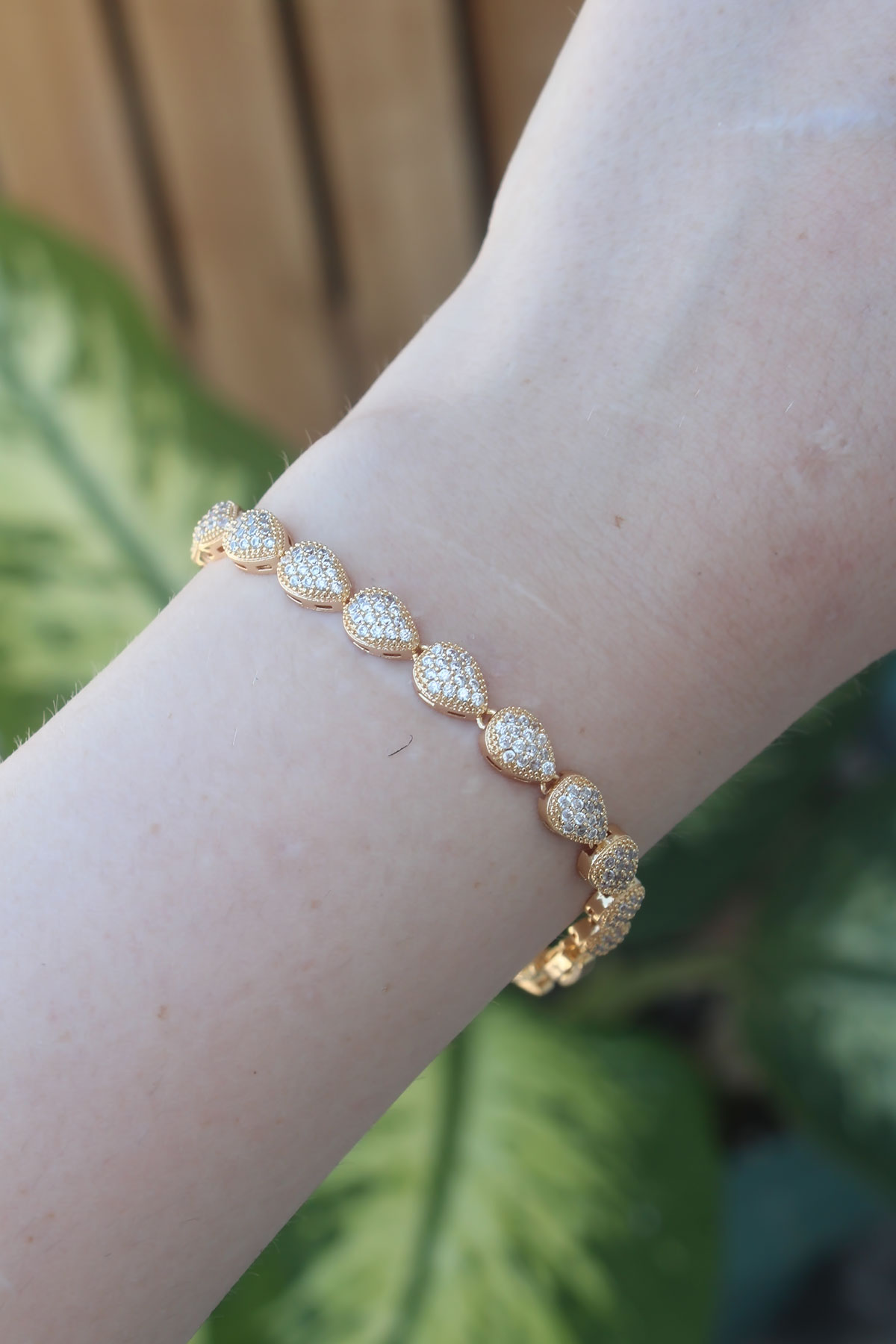 Vip Seri Pirinç Zirkon Taşlı Gold Renk Damla Model Bileklik - Görsel 3