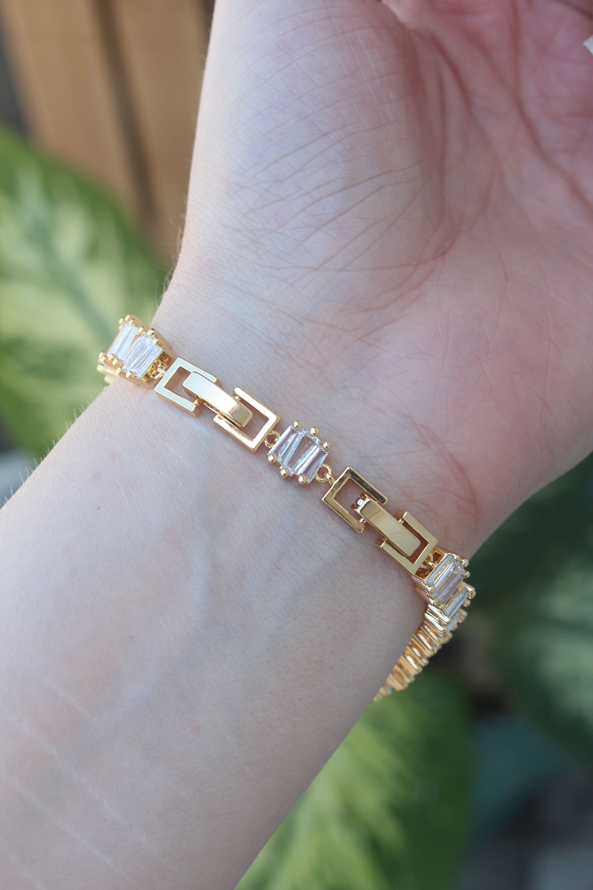 Vip Seri Pirinç Zirkon Taşlı Gold Renk Kare Su Yolu Model Bileklik - Görsel 3