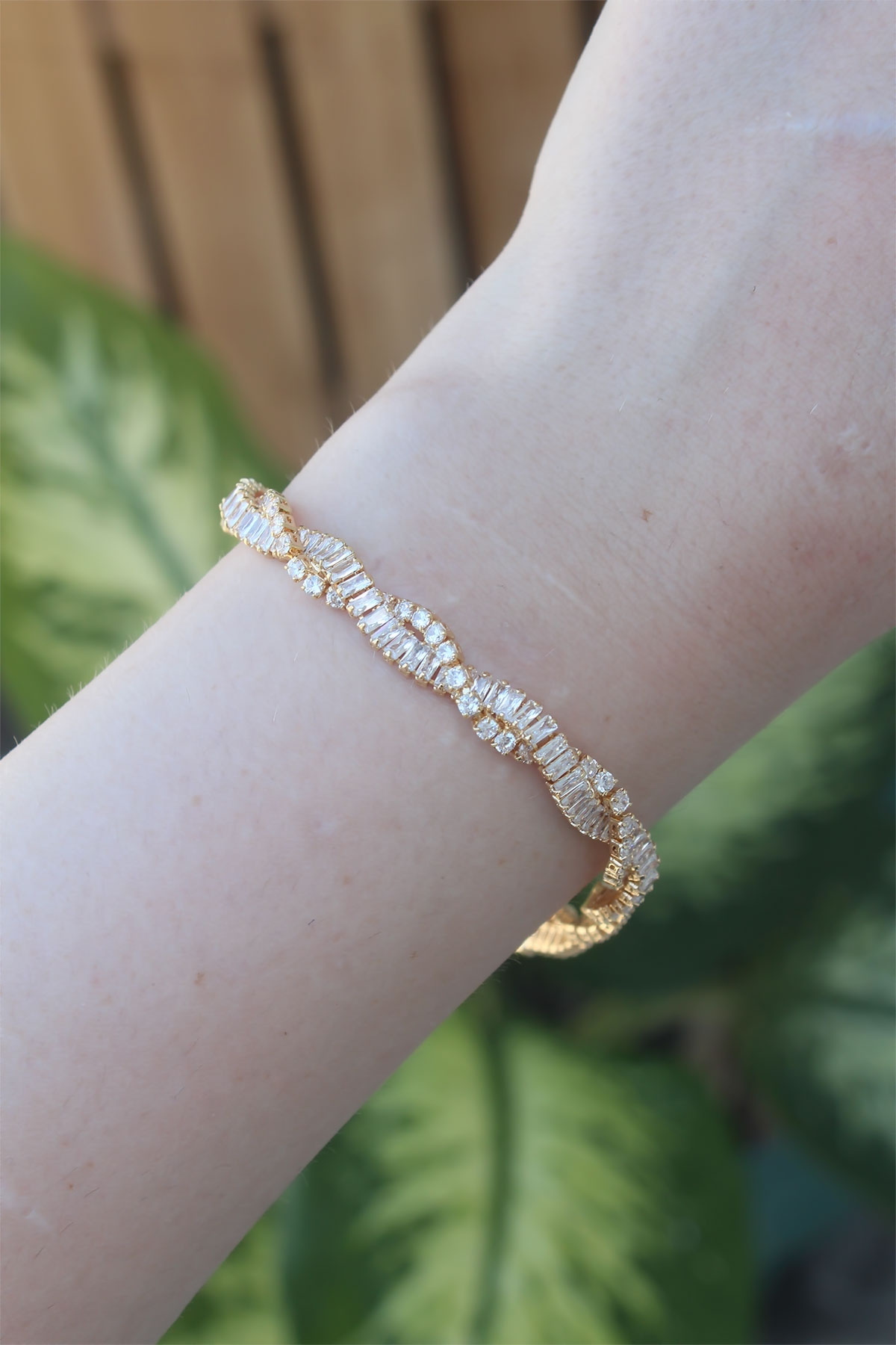 Vip Seri Pirinç Zirkon Taşlı Gold Renk Sarmal Model Bileklik - Görsel 2