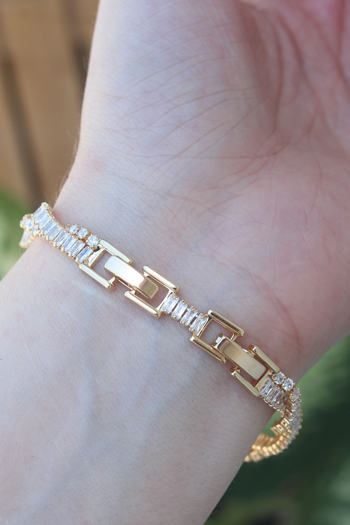 Vip Seri Pirinç Zirkon Taşlı Gold Renk Sarmal Model Bileklik - Görsel 3