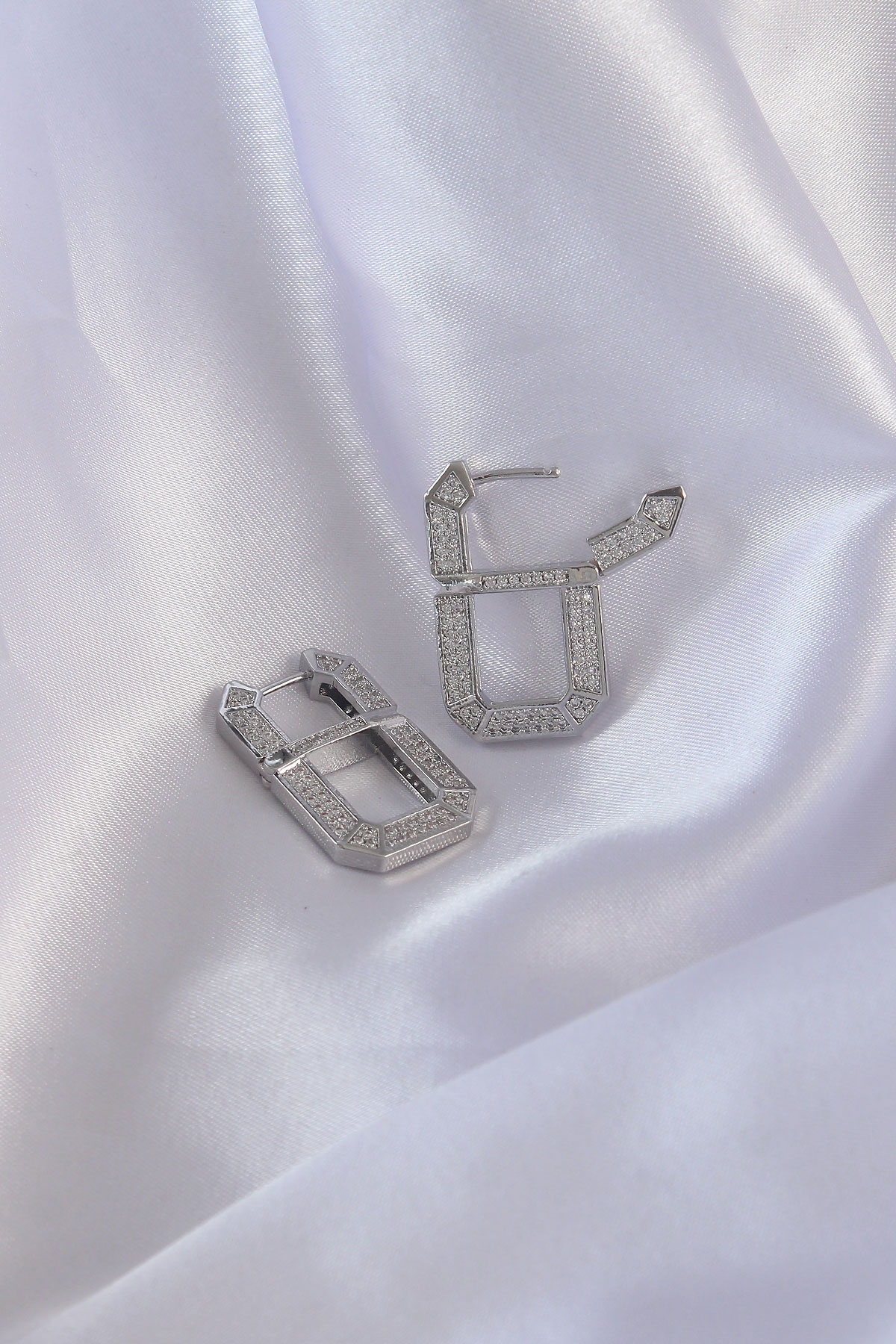 Vip Seri Pirinç Gümüş Renk Zirkon Taşlı Serenay Küpesi - Görsel 2