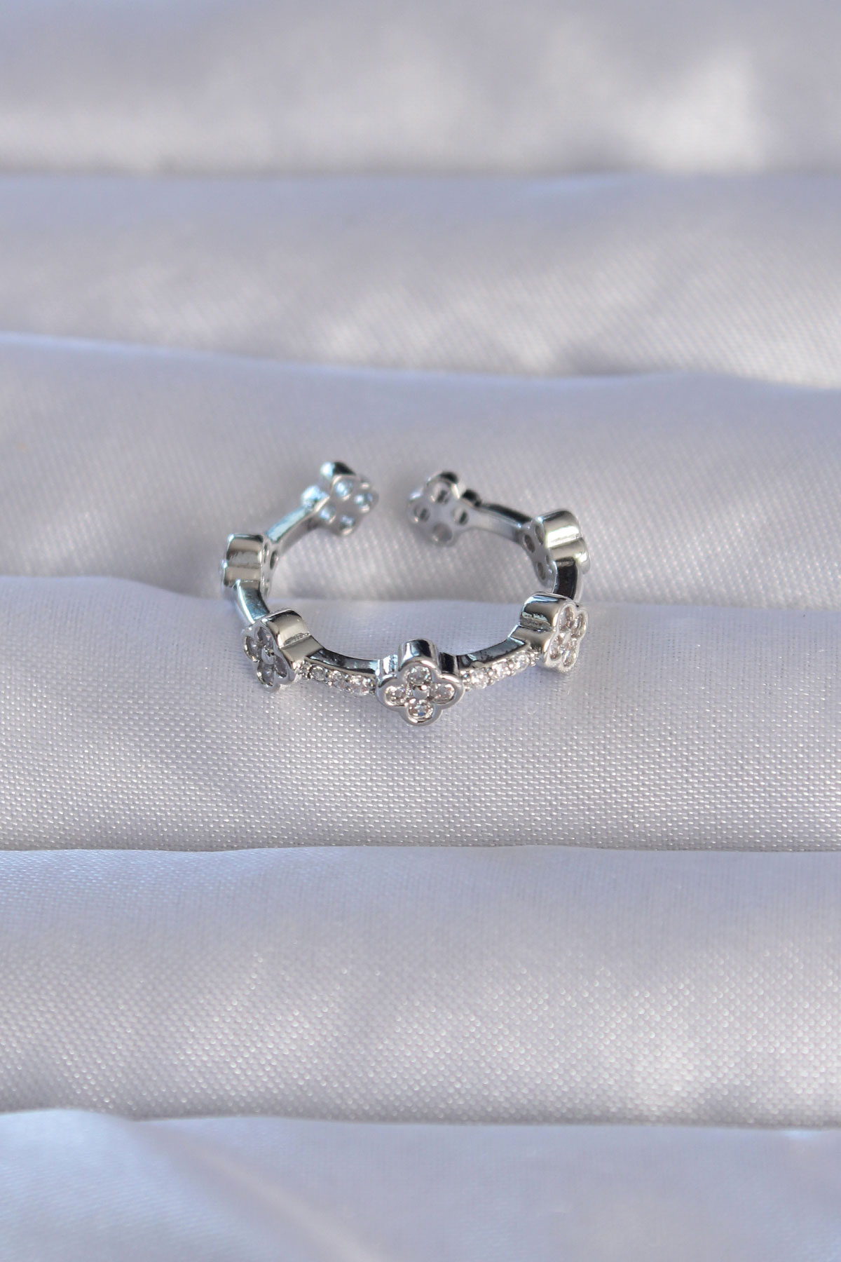 Pirinç Gümüş Renk Zirkon Taşlı Yonca Model Ayarlanabilir Yüzük - Görsel 2