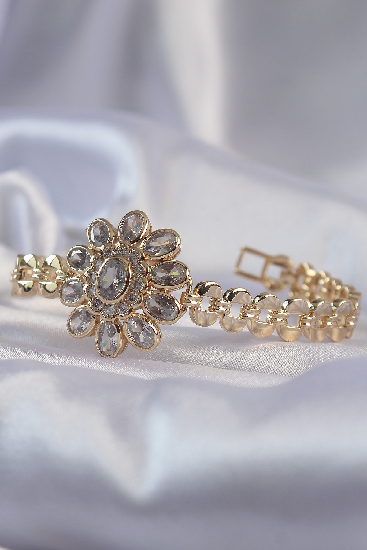 Pirinç Gold Renk İri Zirkon Taşlı Çiçek Figürlü Bileklik - Görsel 2