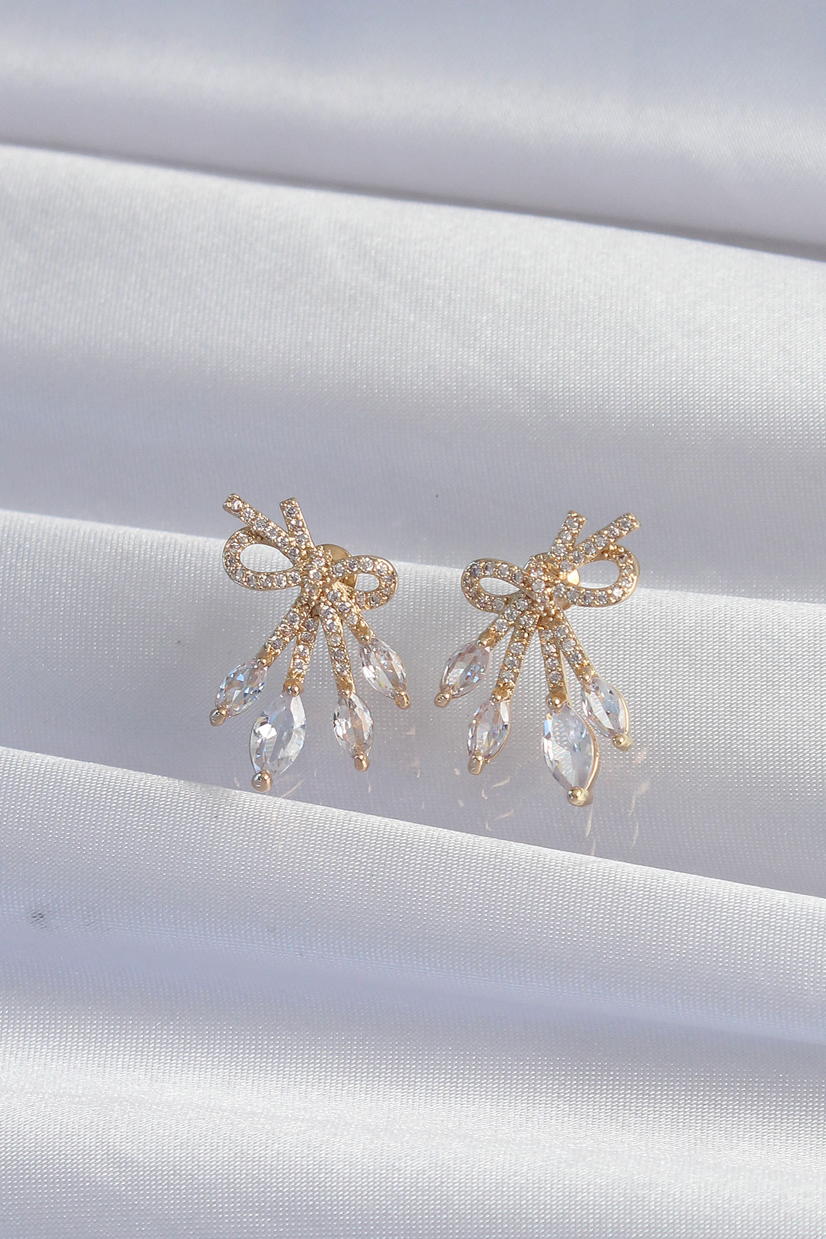 Pirinç Gold Renk Zirkon Taşlı Fiyonk Küpe - Görsel 2