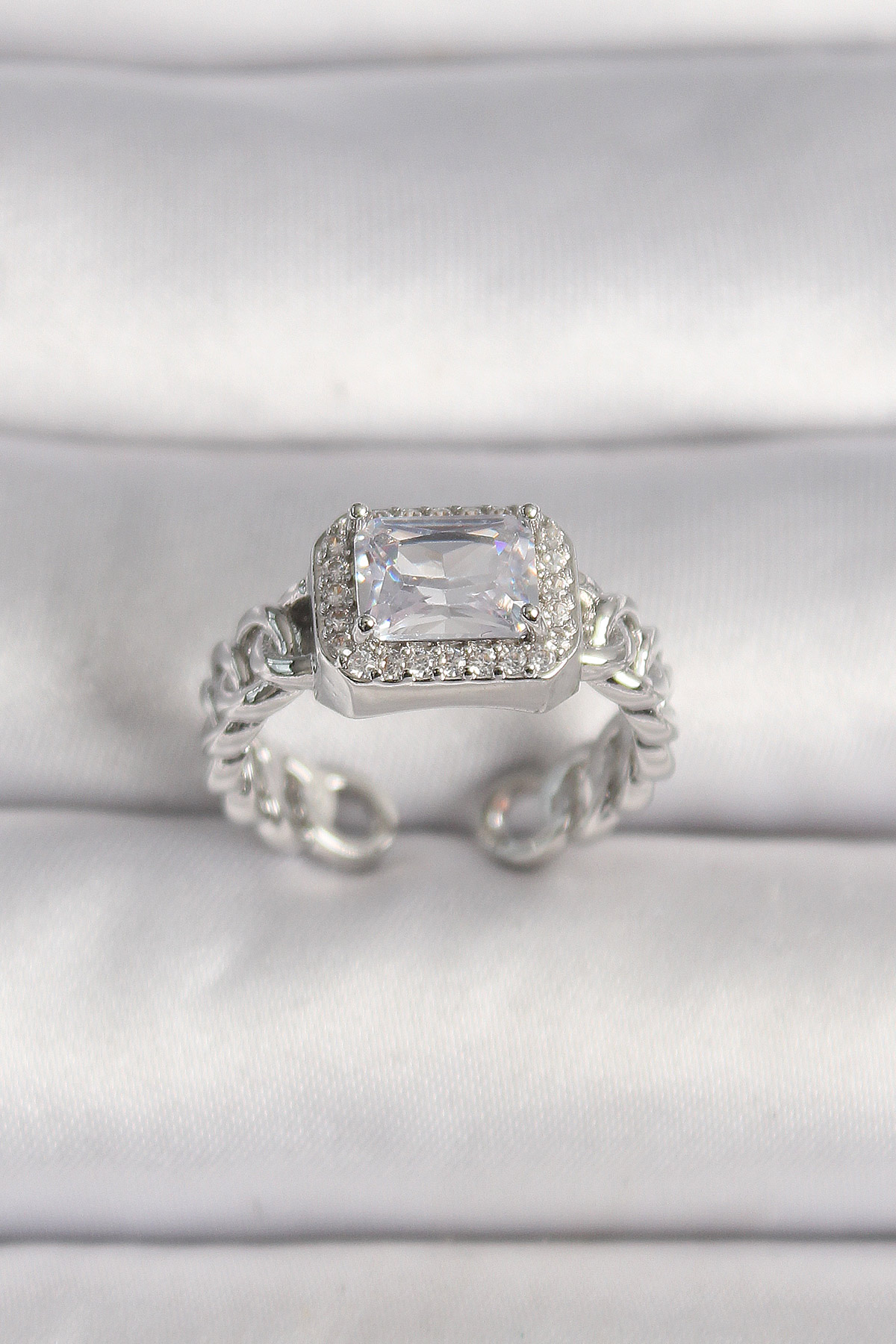 Pirinç Gümüş Renk Ayarlanabilir Zincir Kare Zirkon Taşlı Kadın Yüzük