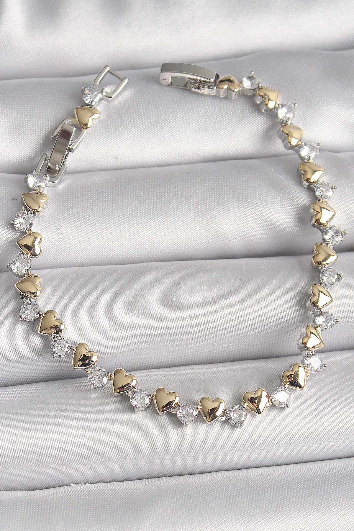 Pirinç Gümüş Renk Zirkon Taşlı Gold Kalpli VIP Seri Kadın Bileklik