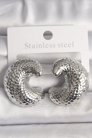 Pirinç Gümüş Renk Yılan Sırtı İşlemeli Yarım Halka Model Kadın Küpe