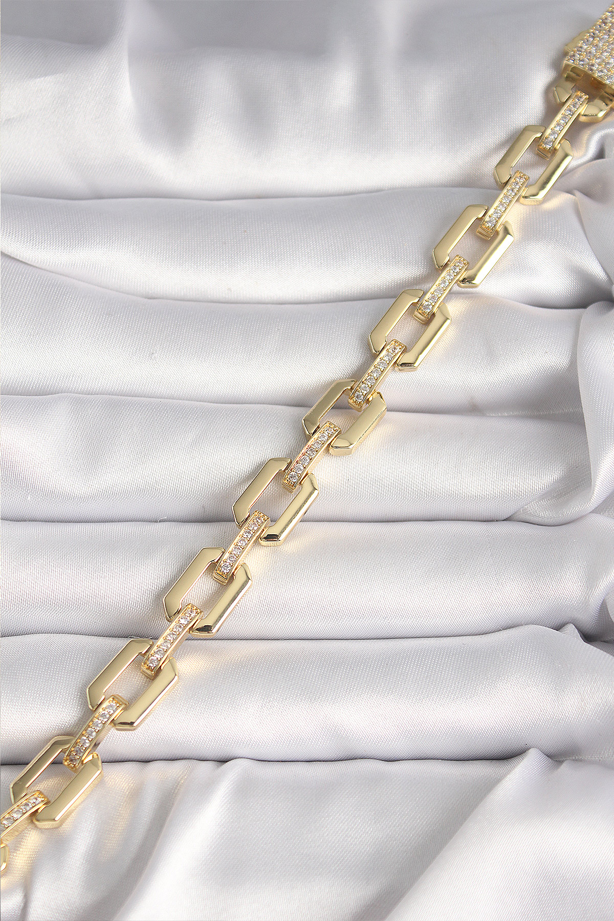 Pirinç Gold Renk Zirkon Taş Detaylı Kare Zincir Model Xuping VIP Exculusive Seri Kadın Bileklik - Görsel 2