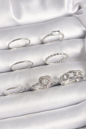 Pirinç Gümüş Renk Zirkon Taşlı Kalp Model Kadın Yüzük Kombini