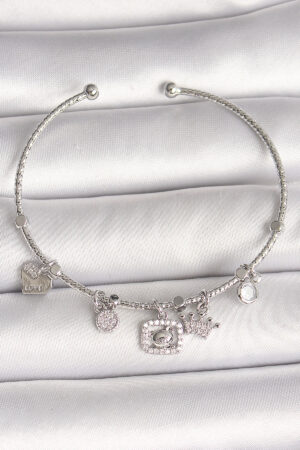 Pirinç Gümüş Renk Sallantı Zirkon Taşlı Ayıcık Figür Taç Detay Charm Kadın Bileklik