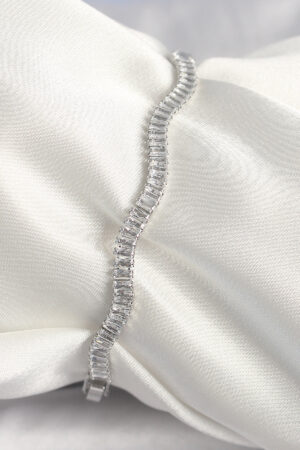 Pirinç Gümüş Renk Su Yolu Zirkon Taşlı Model Kadın Bileklik