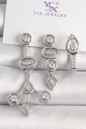 Pirinç Gümüş Renk Zirkon Taşlı Geometrik Model 3'Lü Kadın Kombin Küpe