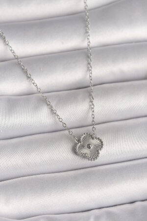 316L Çelik Gümüş Renk İşleme Detaylı Yonca Model Kadın Kolye