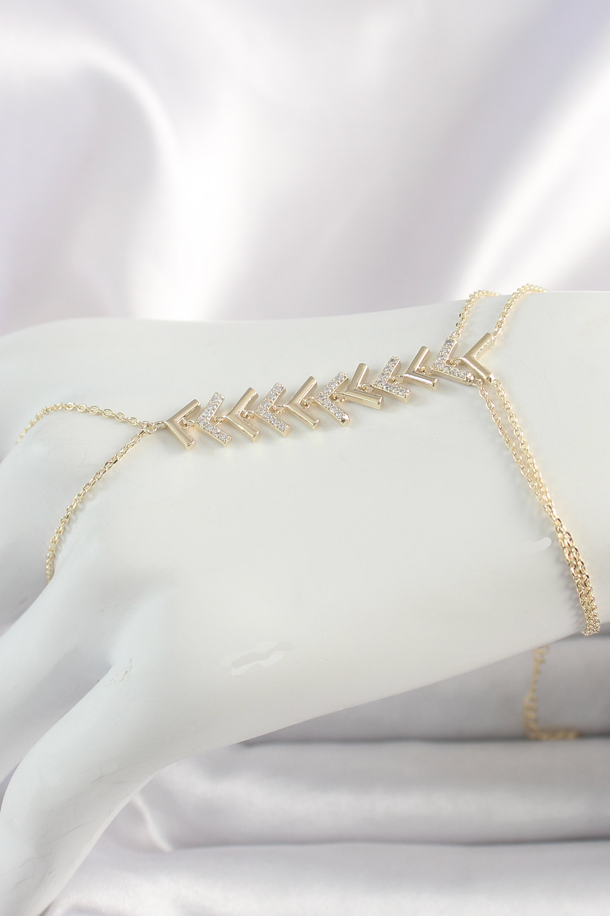 Pirinç Gold Renk Zirkon Taşlı V Model Kadın Şahmeran