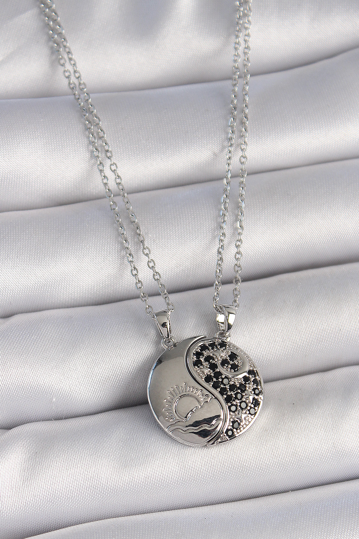 316L Çelik Gümüş Renk Zincir Zirkon Taşlı Ying Yang Model Gün Batımı İşlemeli Arakdaşlık Kadın Kolye