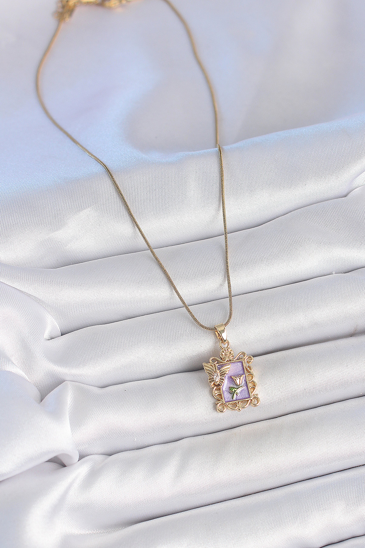 316L Çelik Gold Renk Zincir Mor Mineli Çiçek İşlemeli Zirkon Taşlı Kelebek Detay Portre Model Kadın Kolye - Görsel 2