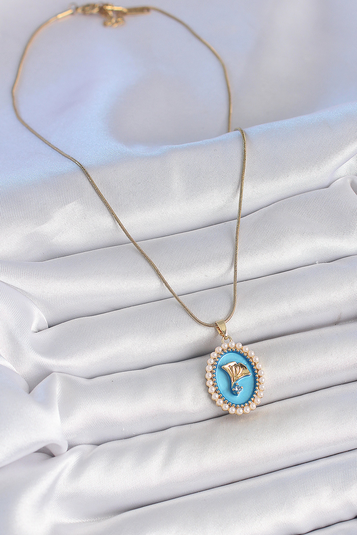 316L Çelik Gold Renk Zincir Mavi Mineli İncili Zirkon Taşlı Çiçek İşlemeli Portre Model Kadın Kolye - Görsel 2