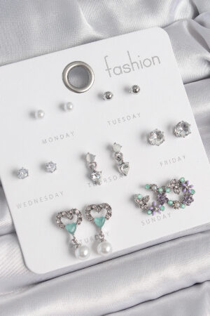 Pirinç Gümüş Renk Zirkon Taşlı Sallantılı Kalp Model Çiçek Detay 7 Çift Kadın Küpe Seti