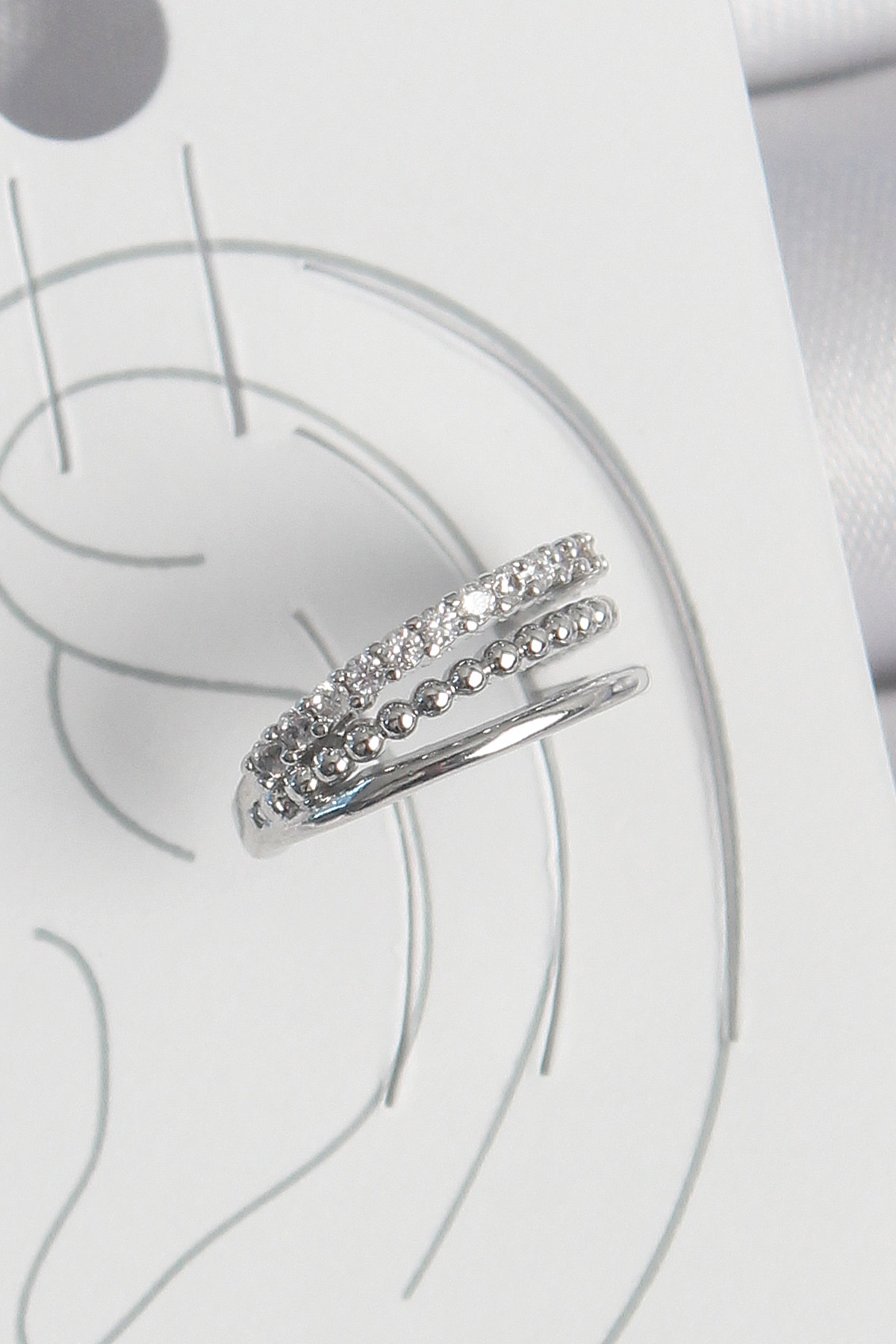 Pirinç Gümüş Renk Zirkon Taşlı 3'Lü Sıralı Model Kadın Kıkırdak Küpe