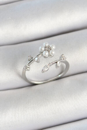 Pirinç İnci Detaylı Papatya Figürlü Zirkon Taşlı Gümüş Renk Ayarlanabilir Kadın Yüzük