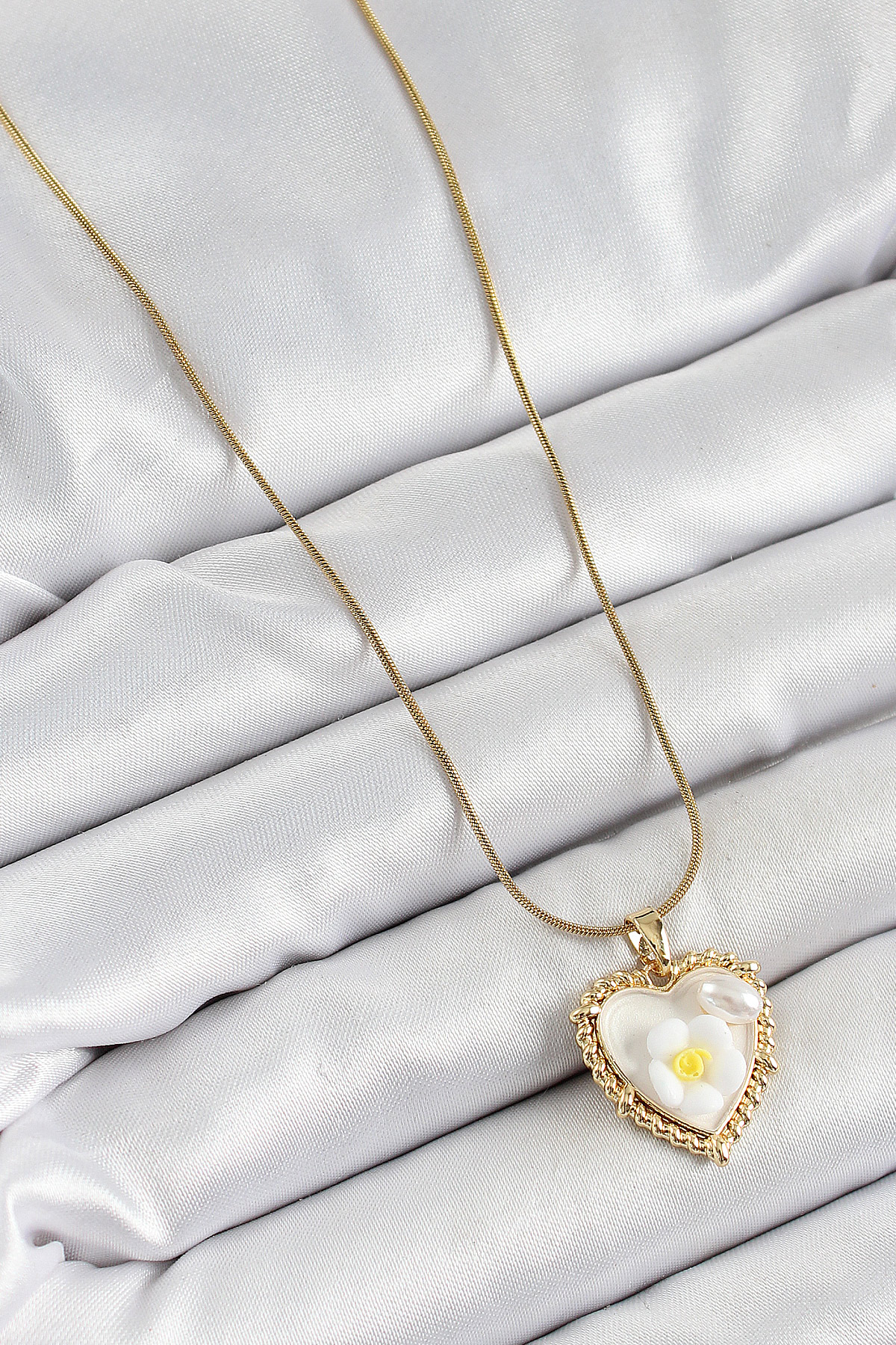 316L Çelik Zincir Beyaz Sanatsal Portre İnci Detaylı Papatya Figürlü Kalp Model Gold Renk Kadın Kolye - Görsel 2