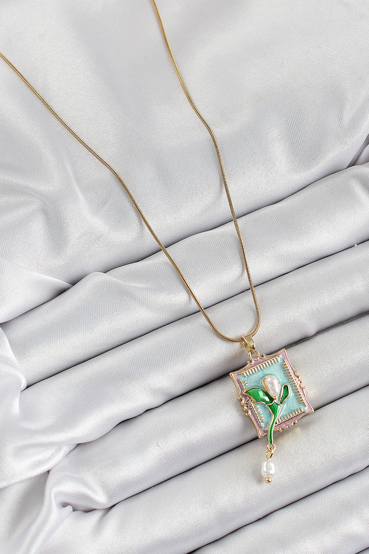 316L Çelik Zincir Turkuaz Sanatsal Portre Sallantılı İnci Detaylı Lale Model Gold Renk Kadın Kolye - Görsel 2