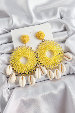 Sarı Hasır Örgü Sarmal Model Sallantılı Deniz Kabuğu Detaylı Gold Renk Kadın Küpe