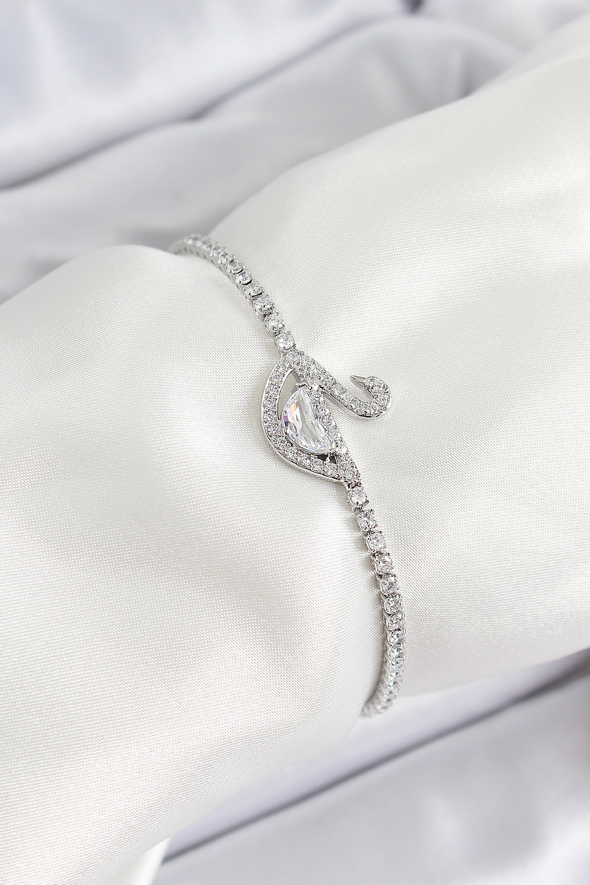 Pirinç Gümüş Renk Zirkon Taşlı Kuğu Model Kadın Bileklik