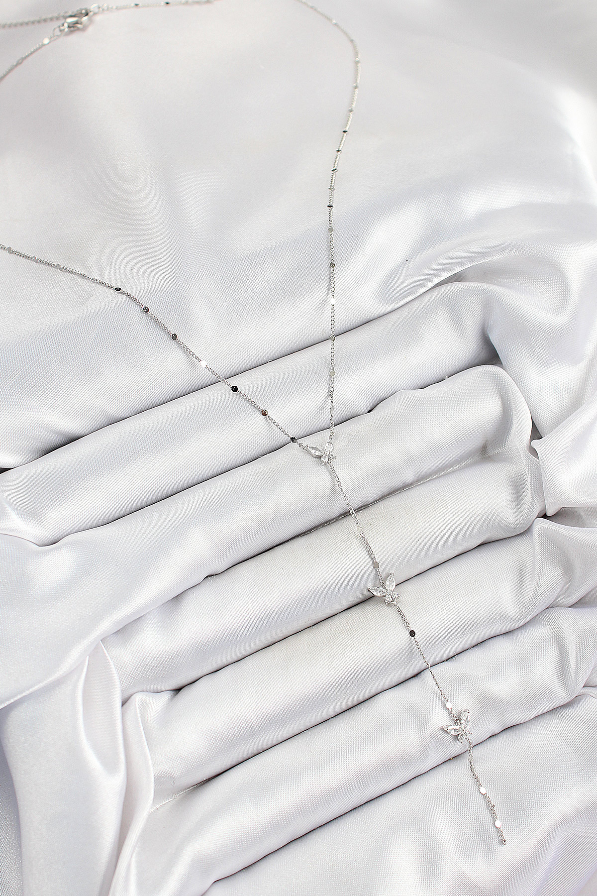 Pirinç Zirkon Taşlı Sıralı Kelebek Figürlü Y Model Gümüş Renk Kadın Kolye - Görsel 2