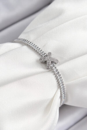 Pirinç Zirkon Taşlı X Detaylı Su Yolu Model Gümüş Renk Asansörlü Kadın Bileklik