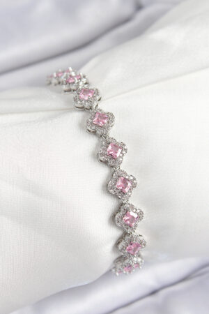Pirinç Zirkon Taşlı Pembe Yonca Baget Model Gümüş Renk VIP Seri Kadın Bileklik