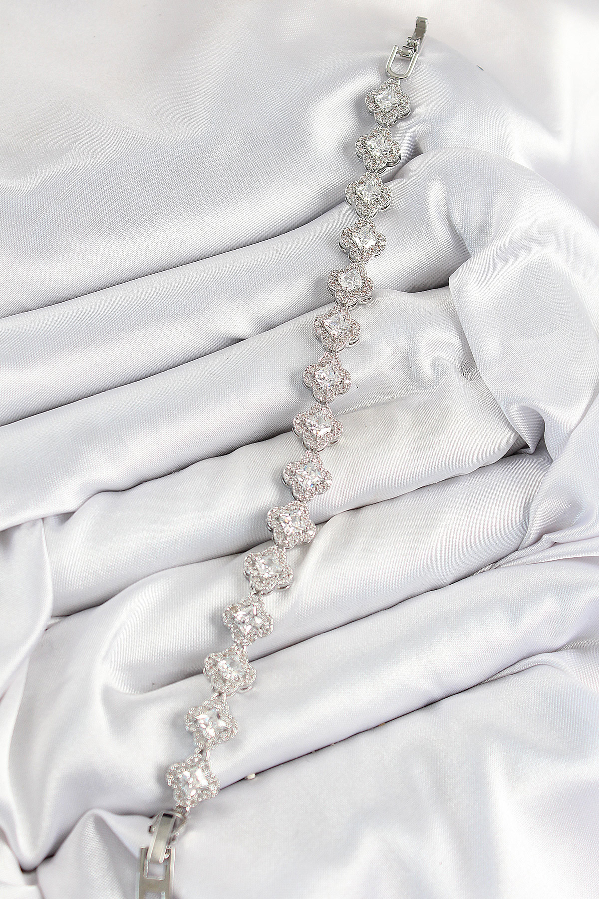 Pirinç Zirkon Taşlı Yonca Baget Model Gümüş Renk VIP Seri Kadın Bileklik - Görsel 2