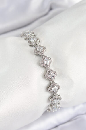 Pirinç Zirkon Taşlı Yonca Baget Model Gümüş Renk VIP Seri Kadın Bileklik