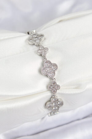 Pirinç Zirkon Taşlı Yonca Model Gümüş Renk VIP Seri Kadın Bileklik