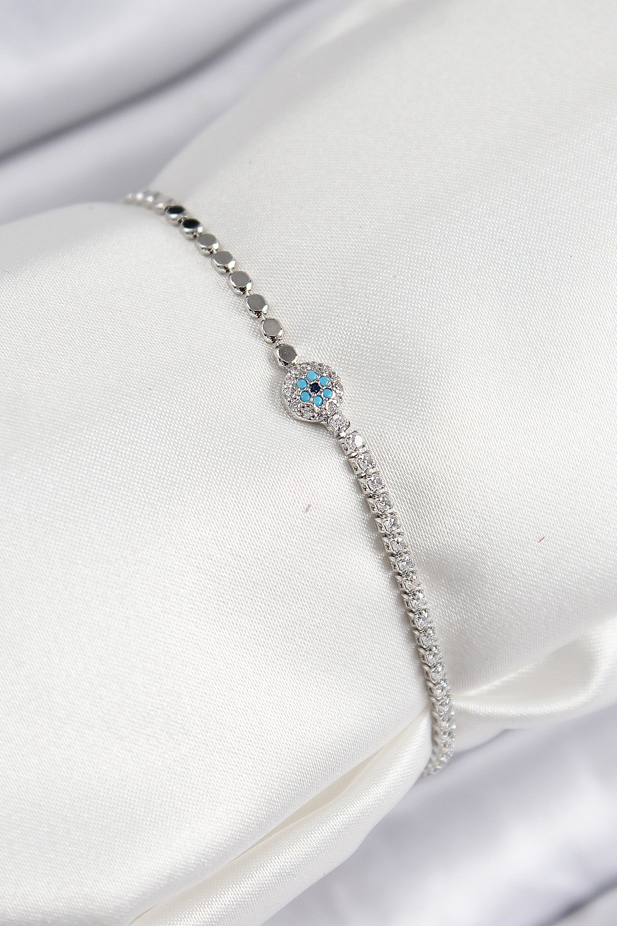 Pirinç Zirkon Taşlı Nazar Model Ezme Zincir Gümüş Renk Kadın Bileklik