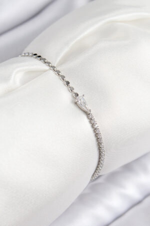 Pirinç Zirkon Taşlı Damla Model Ezme Zincir Gümüş Renk Kadın Bileklik