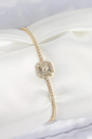 Pirinç Zirkon Taşlı Kare Model Gold Renk Kadın Bilekilk