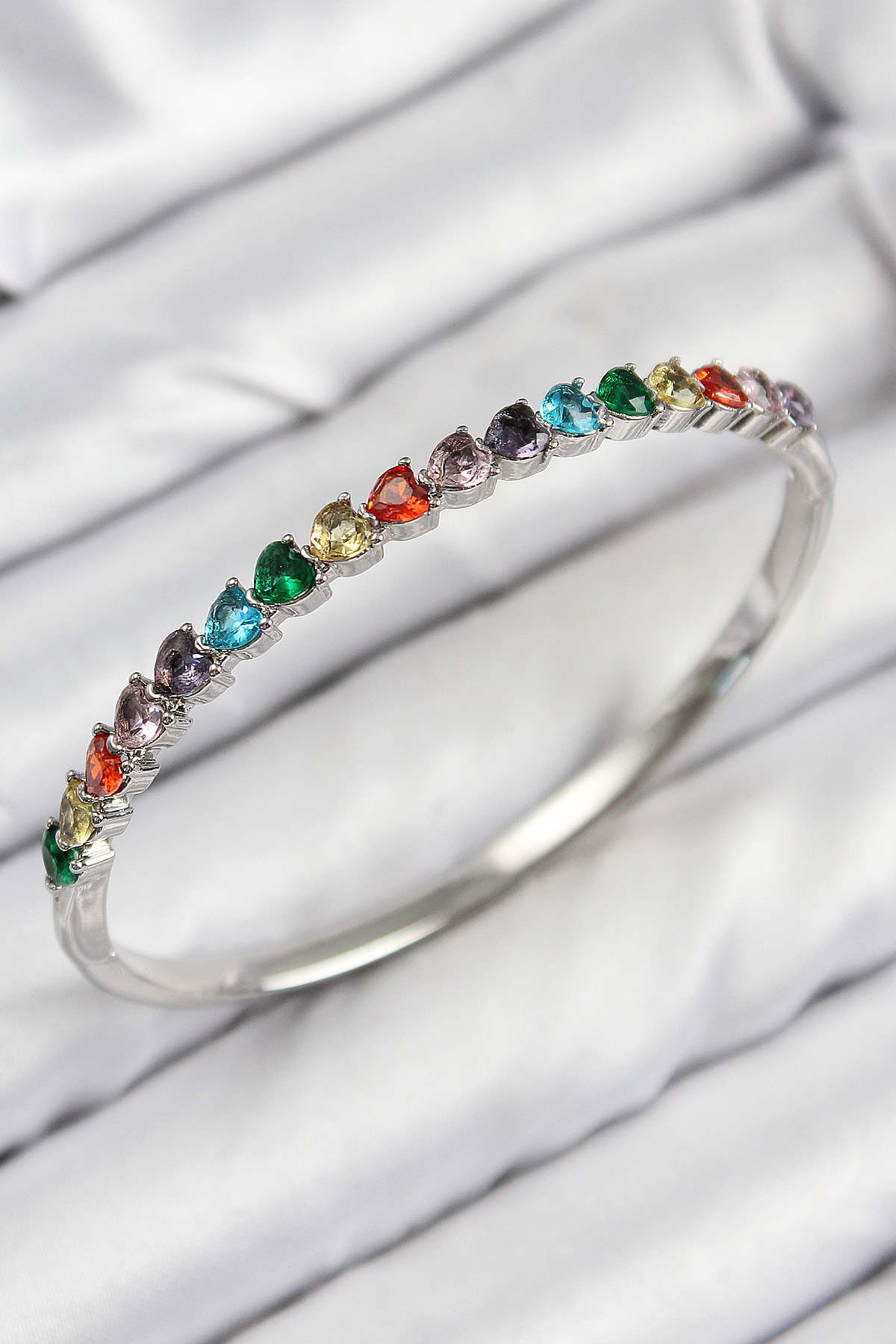 Pirinç Renkli Zirkon Taşlı Kalp Model Gümüş Renk Kadın Kelepçe