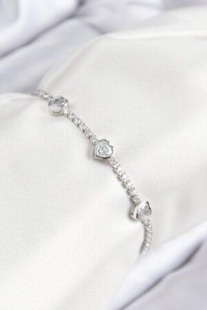 Pirinç Zirkon Taşlı Sıralı Kalp Model Gümüş Renk Asansörlü Kadın Bileklik