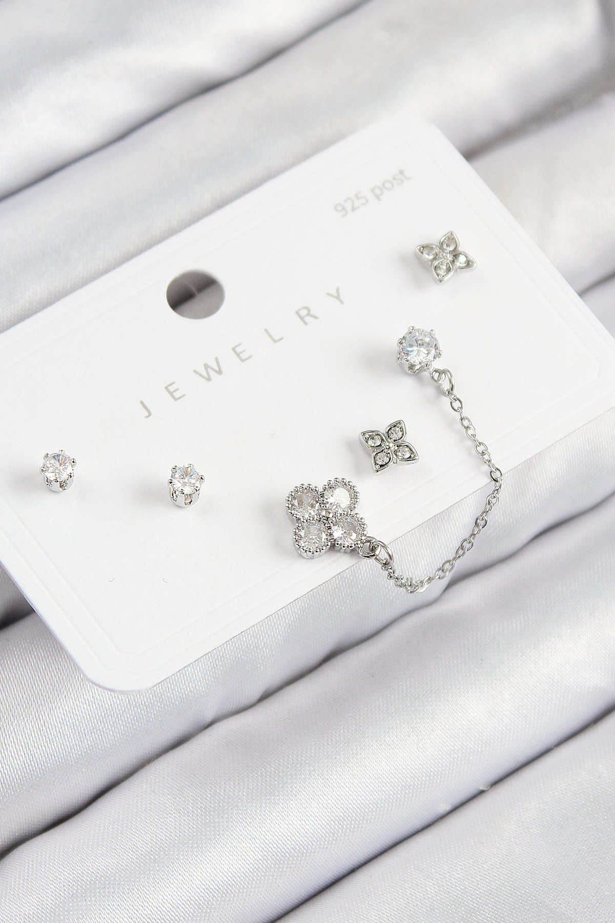 Pirinç Zirkon Taşlı Yonca Model Gümüş Renk 925 Ayar Gümüş Çivi Kadın Küpe Set