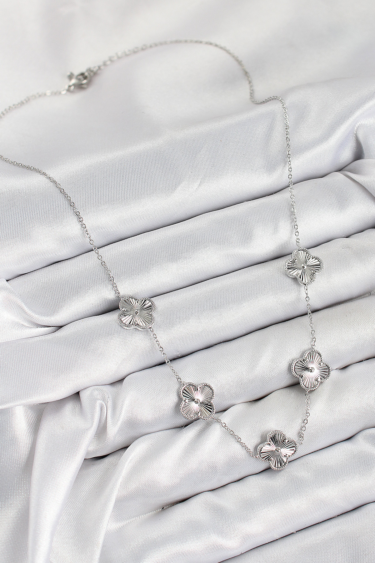 Pirinç VIP Yonca Model Gümüş Renk Kadın Kolye - Görsel 2