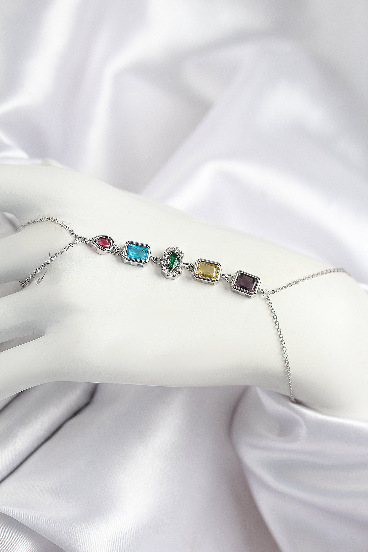 Pirinç Renkli Zirkon Taşlı Model Gümüş Renk Şahmeran