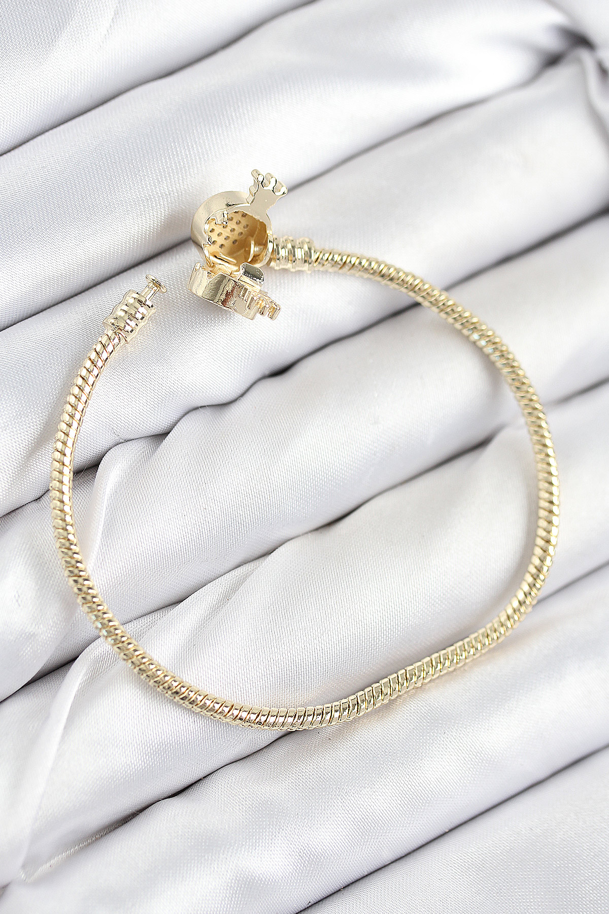 Pirinç Charm Zirkon Taşlı Taç Model Gold Renk Kadın Bileklik - Görsel 2